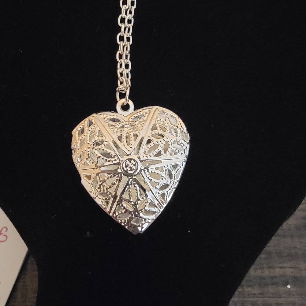 Filigree Heart ❤️ Locket